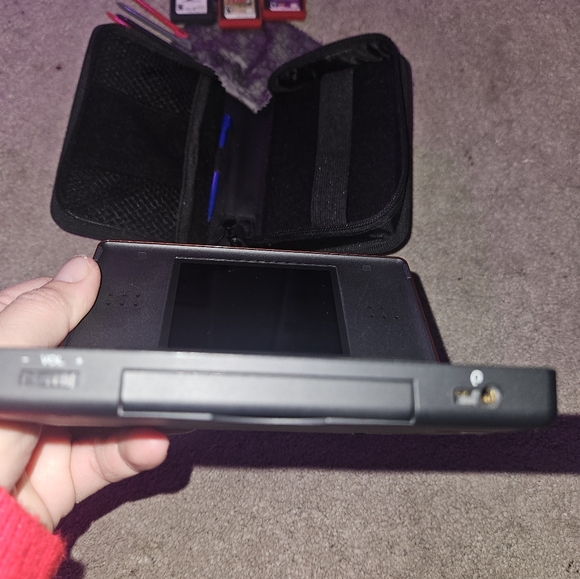 Red Nintendo DS Lite w/ carry case, games & accessories - Picture 8 of 8